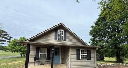 2-bedroom cabin 5 minutes from High Rock lake boat launch