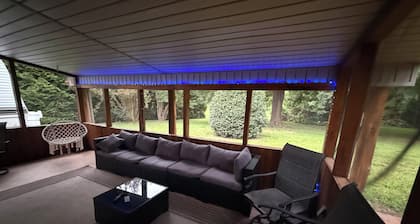 2-bedroom cabin 5 minutes from High Rock lake boat launch