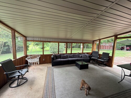 2-bedroom cabin 5 minutes from High Rock lake boat launch
