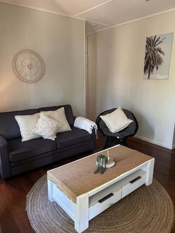 Living area - Cosy Town House (Townview)
