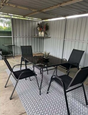 Outdoor dining - Cosy Town House (Townview)