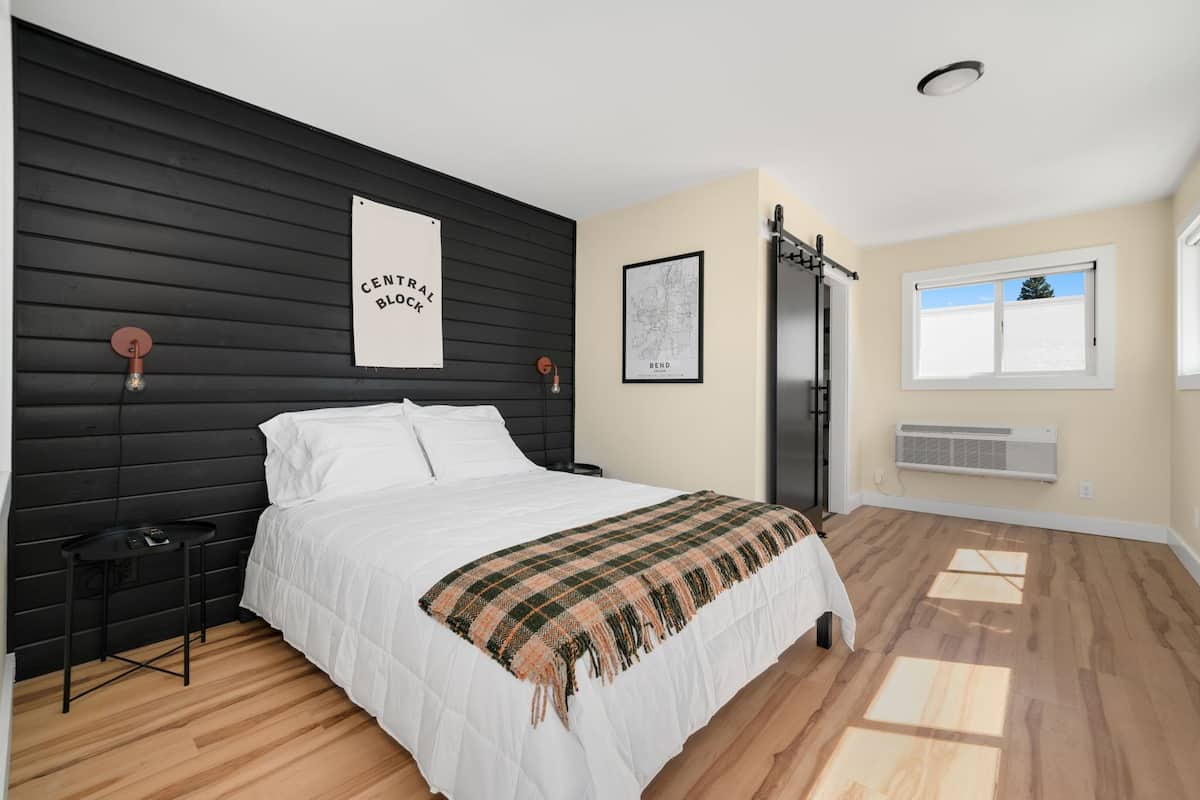 Standard Queen Room | WiFi (free)