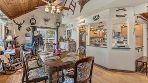 Dining - Crestline Mountain Retreat (Crestline)