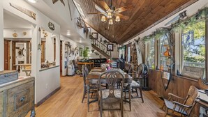 Lobby - Crestline Mountain Retreat (Crestline)