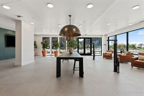 Lobby - Downtown Luxury 2BD 2BA Pool Spa Pking Bowling (Salt Lake City)