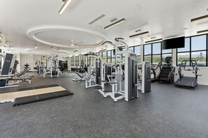 Fitness facility - Downtown Luxury 2BD 2BA Pool Spa Pking Bowling (Salt Lake City)