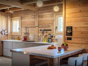 Private kitchen - Chalet Source Eve - The ideal base in the Espace Diamant - OVO Network (Praz-sur-Arly)