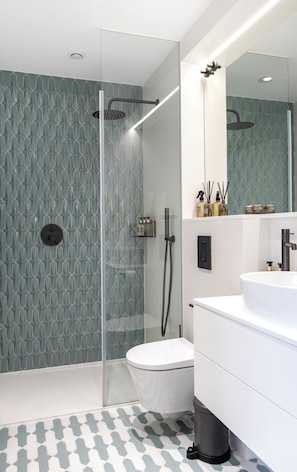 Hair dryer, towels, soap, toilet paper - Stylish Studio | Private Balcony & Tiles · Leiria (Leiria)