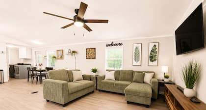 Azealia Acres Farm Stay 2BR Retreat Near 87 South Hwy towards Navarre Beach