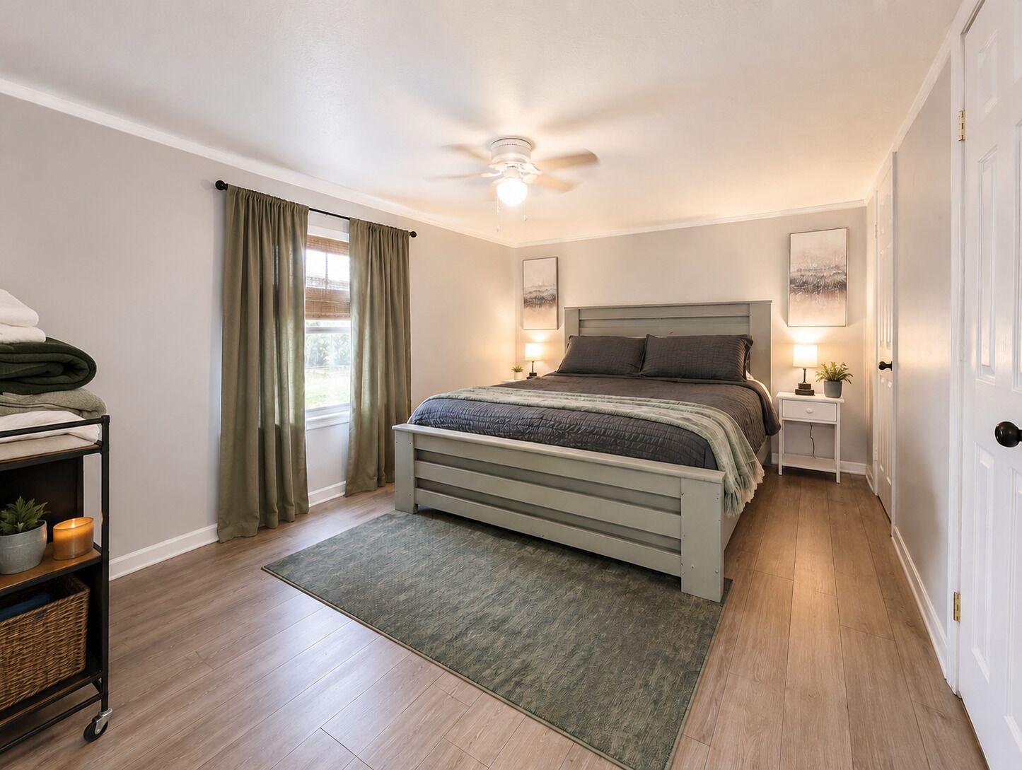 Iron/ironing board, WiFi, bed sheets