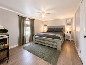 Iron/ironing board, WiFi, bed sheets - Azealia Acres Farm Stay 2BR Retreat Near 87 South Hwy towards Navarre Beach (Milton)