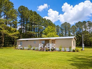 Exterior - Azealia Acres Farm Stay 2BR Retreat Near 87 South Hwy towards Navarre Beach (Milton)