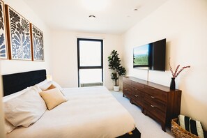 3 chambres, fer et planche à repasser, Wi-Fi, draps fournis