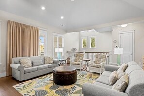 Living area - Luxury 4-bedroom house in North Beach Plantation, North Myrtle Beach, SC (North Myrtle Beach)