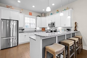 Private kitchen - Luxury 4-bedroom house in North Beach Plantation, North Myrtle Beach, SC (North Myrtle Beach)