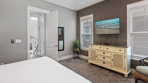 4 slaapkamers, een strijkplank/strijkijzer, internet, beddengoed