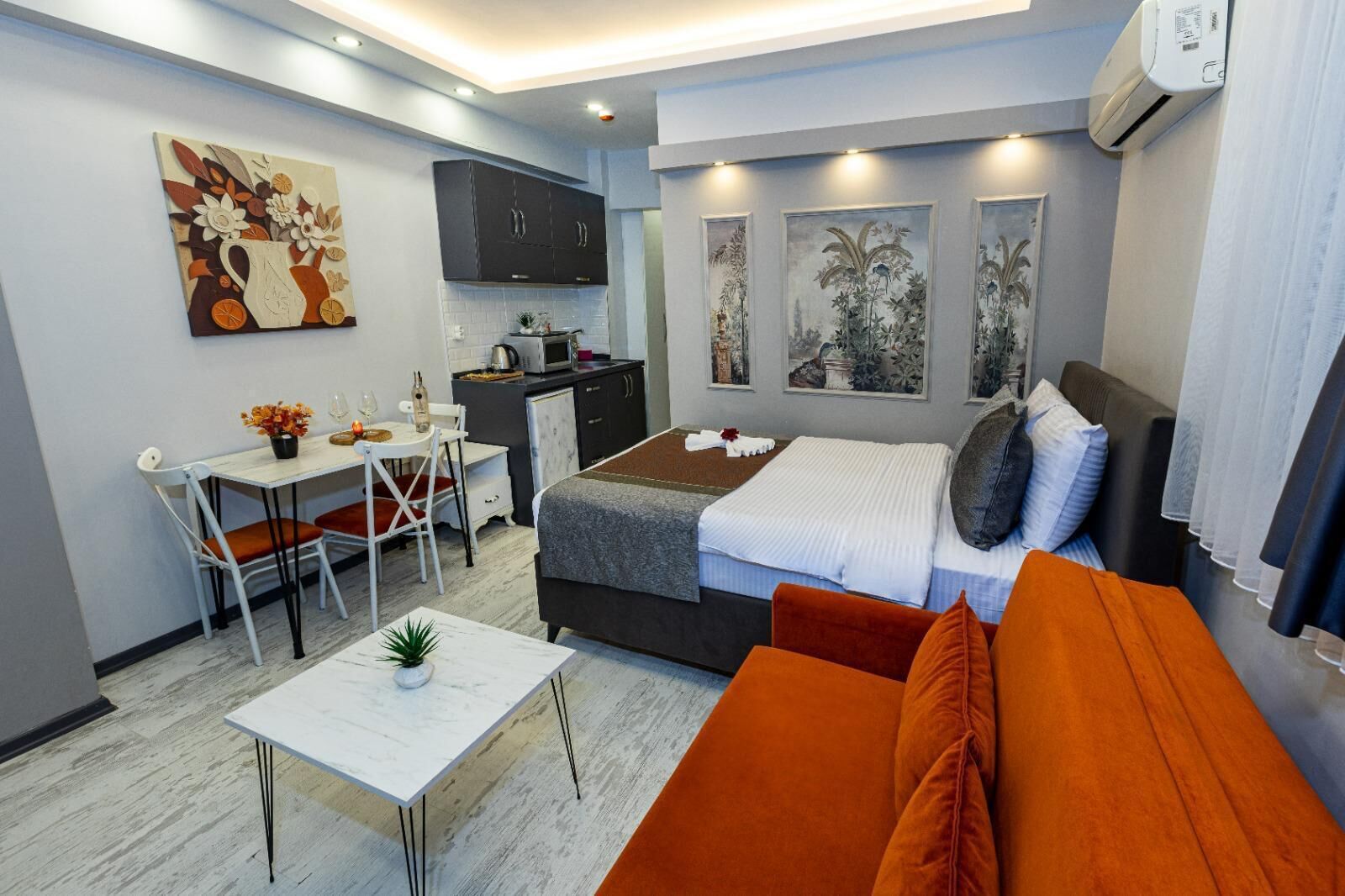 Chambre Triple Familiale, vue jardin | Coffres-forts dans les chambres, bureau