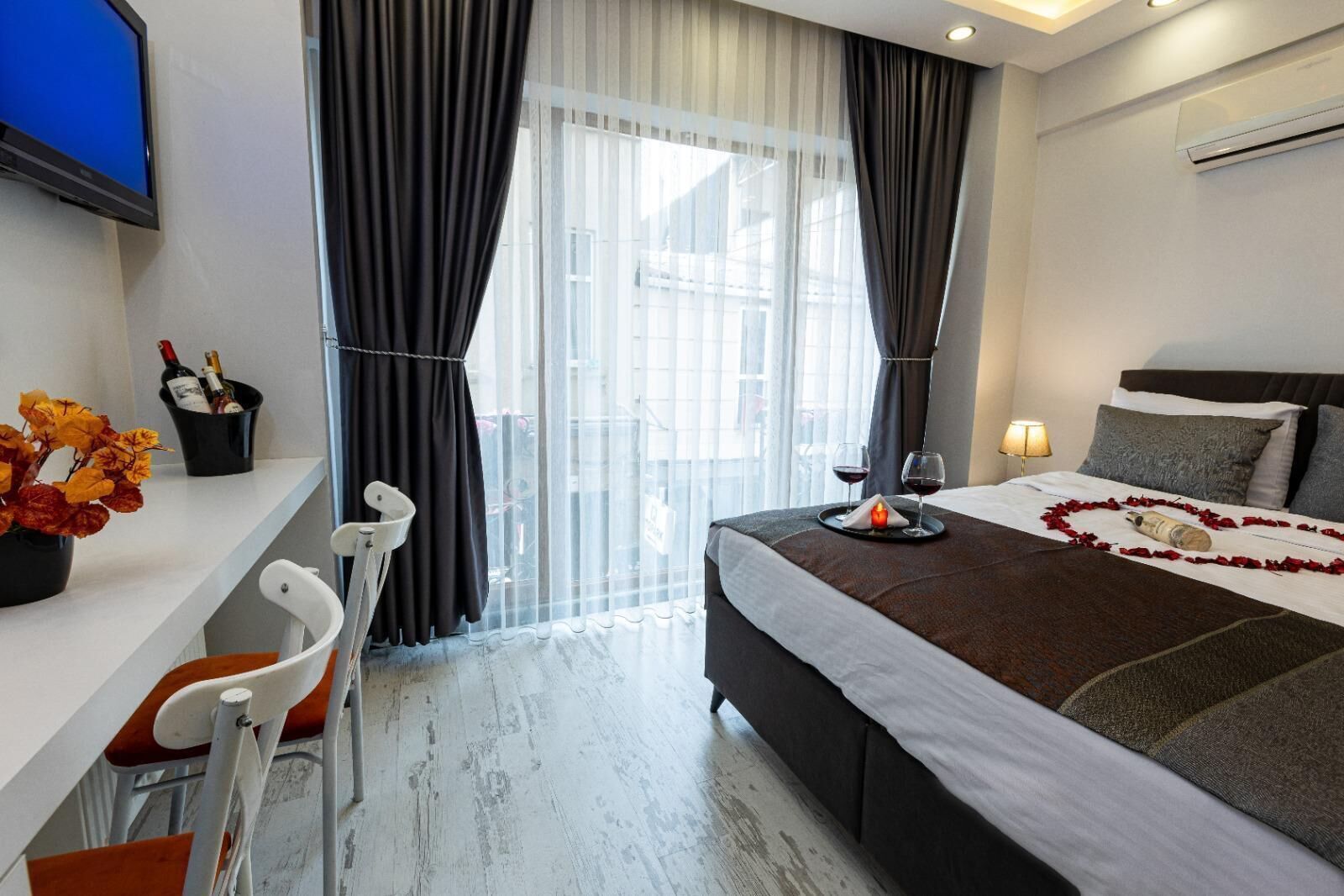 Chambre Standard, vue ville | Coffres-forts dans les chambres, bureau