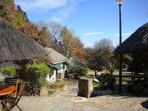 Outdoor dining - Premier Hotel Himeville Arms (Himeville)
