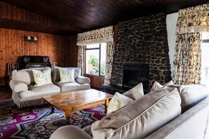 Living area - Premier Hotel Himeville Arms (Himeville)