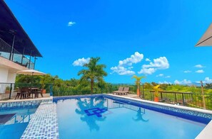 Piscina a l'aire lliure 
