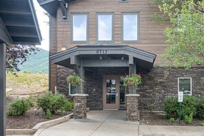 Exterior - Crestview 205C | Hot Tub | Pool | Near Outlets & Olympic Park (Park City)