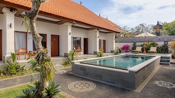 Kolam renang terbuka