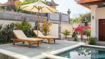 Kolam renang outdoor