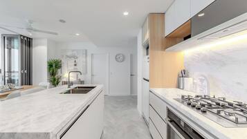 Coffee/tea maker, fridge, microwave, oven