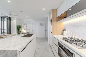 Private kitchen - Sleeps 6 with a Balcony | Level 53 Queen's Wharf | 2 Kings + Sofa Bed | Parking (Brisbane City)