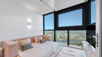 2 bedrooms, iron/ironing board, internet, bed sheets