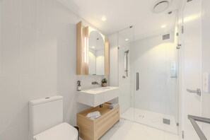 Hair dryer, towels, soap, toilet paper - Sleeps 6 with a Balcony | Level 53 Queen's Wharf | 2 Kings + Sofa Bed | Parking (Brisbane City)