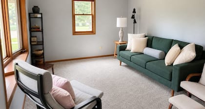 Cozy 3-bedroom house in charming Cedar Falls
