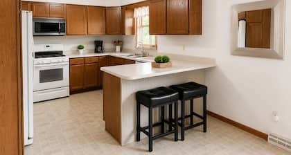 Cozy 3-bedroom house in charming Cedar Falls