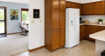 Cozy 3-bedroom house in charming Cedar Falls