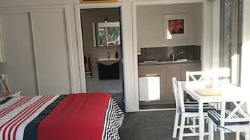 1 bedroom, iron/ironing board, internet, bed sheets