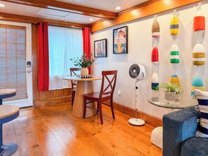 Dining - Waterfront Retreat at Motif Annex (Rockport)
