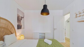 Room - Blue Coconut First, By Home Match (Setúbal)