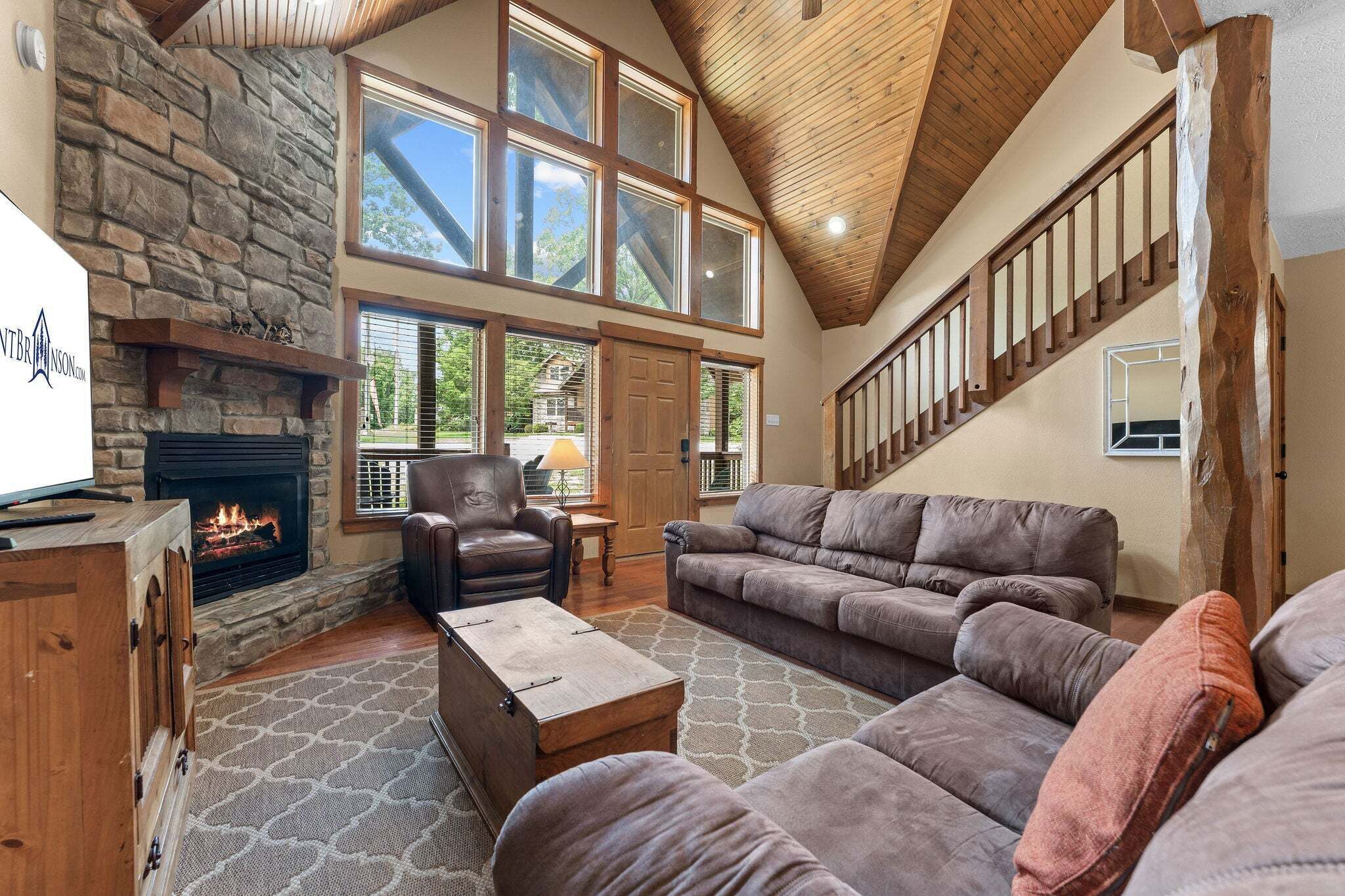 Smart TV, fireplace