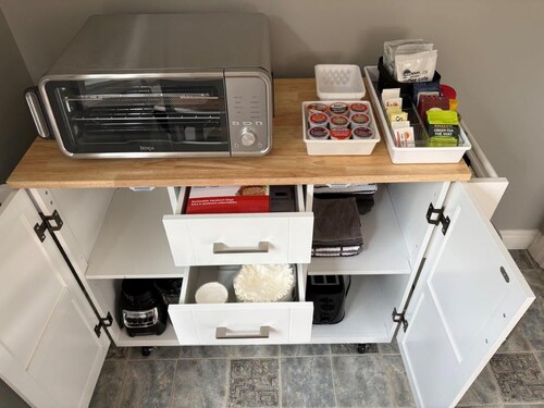 Garden view quiet two level suite close to parks.  AC, hot water on demand 