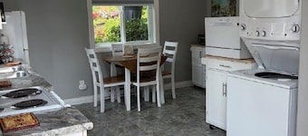 Garden view quiet two level suite close to parks. AC, hot water on demand