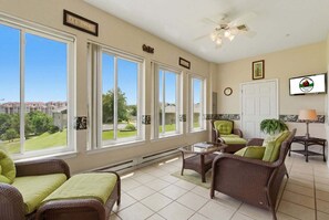 Interior - Perfect Central Branson Stay Golf Course View • Show Discounts (Branson)