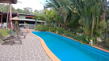 Kolam renang outdoor