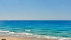 A beach with clear blue water and a sandy shore. - The Sommerhus - Eastern View (Eastern View)