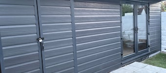 Garden Cabin - Sleeps 1 - Free Parking