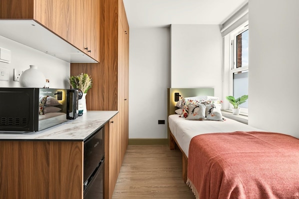 Desk, iron/ironing board, internet, bed sheets - GuestReady - Compact Single room with Workspace (London)
