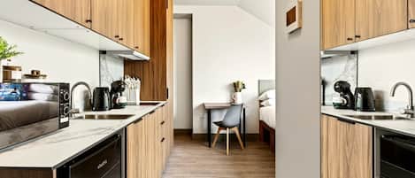 1 bedroom, desk, iron/ironing board, internet