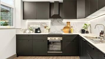 Coffee/tea maker, fridge, microwave, oven