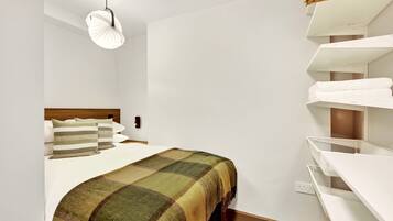 1 bedroom, desk, iron/ironing board, free WiFi