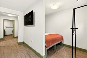 Room - GuestReady - Spacious Apartment with Full Kitchen (London)